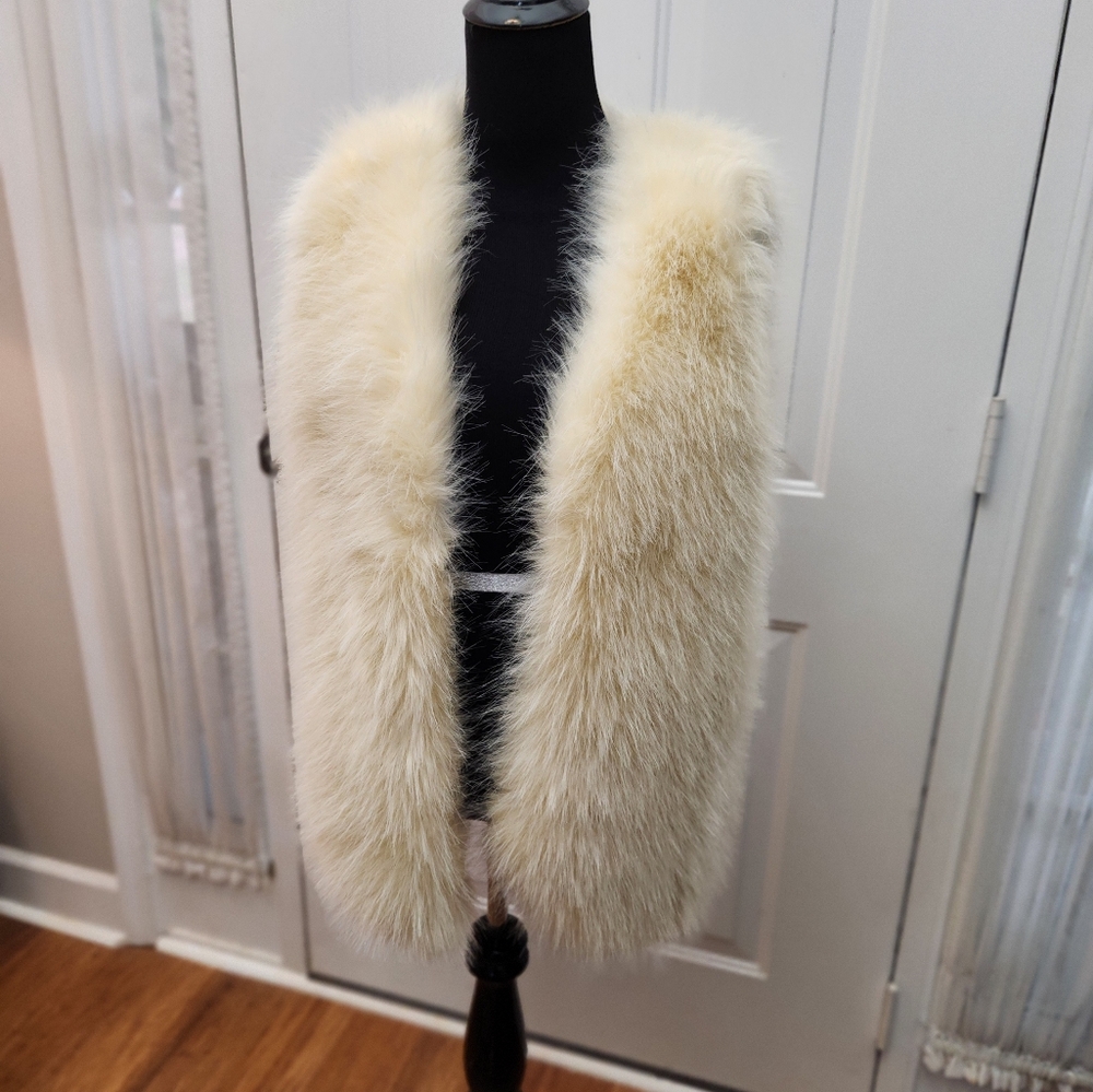 SI Style Dot Com White Faux Fur Vest Boho ‎  Size SMALL
